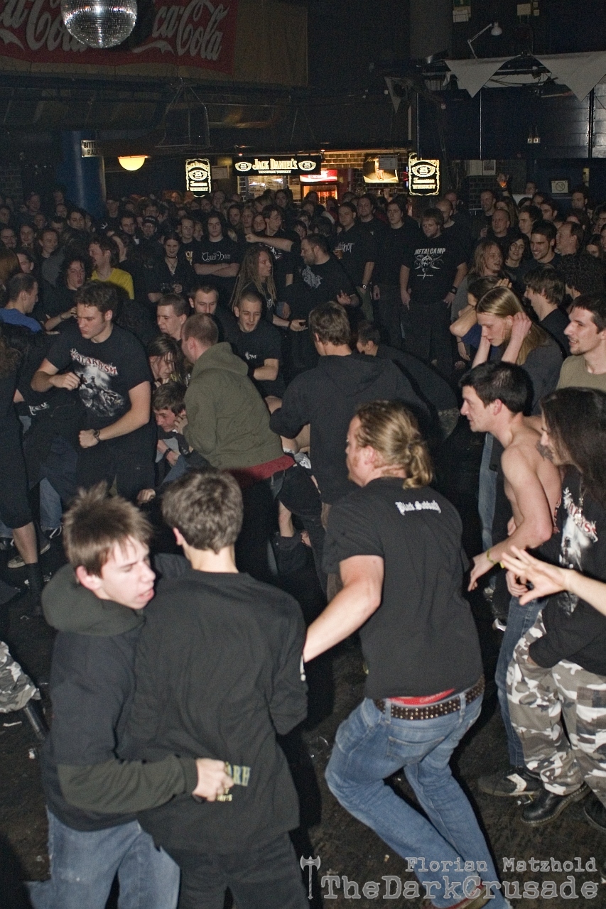 040_Crowd