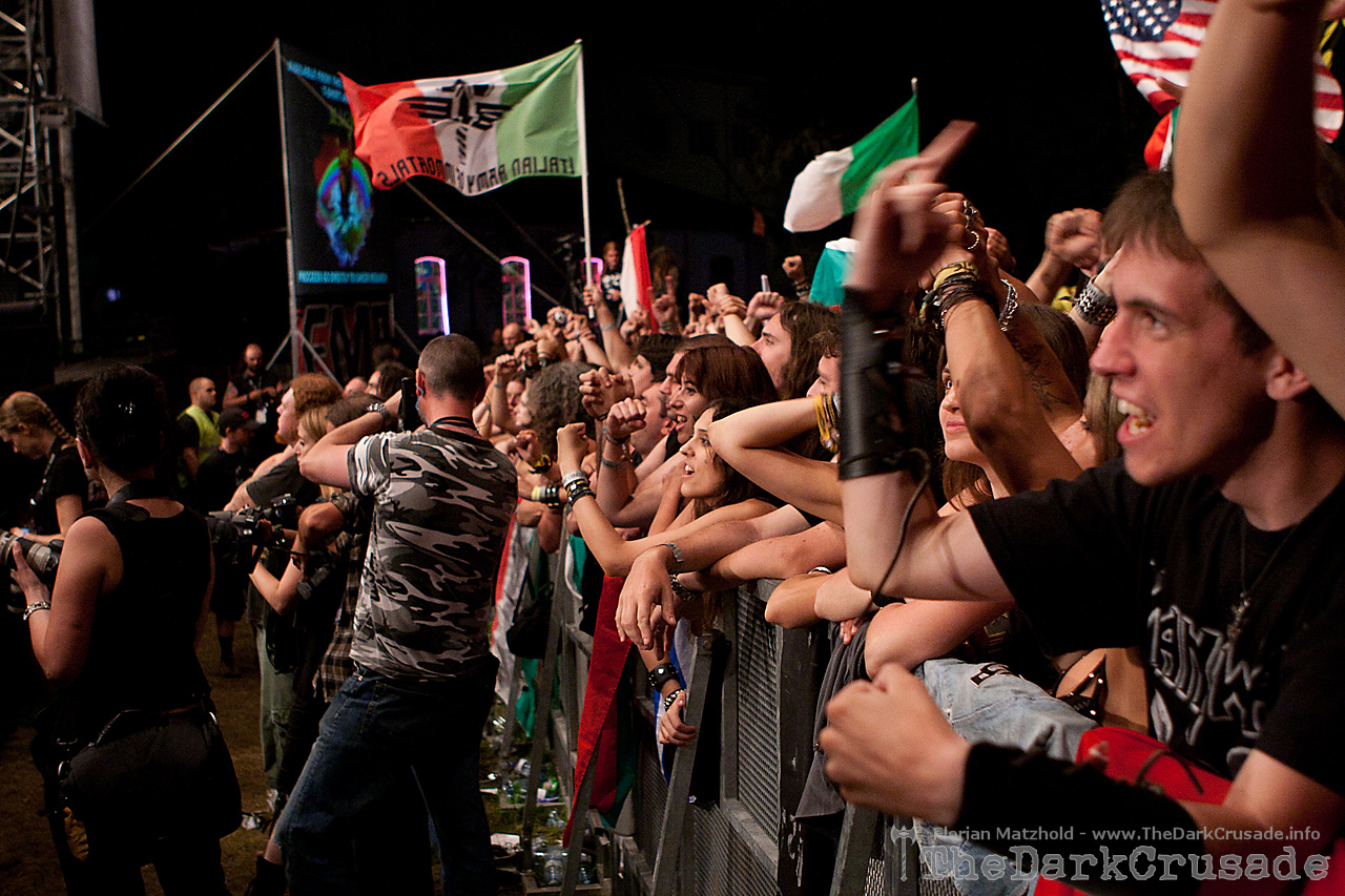 053 Crowd