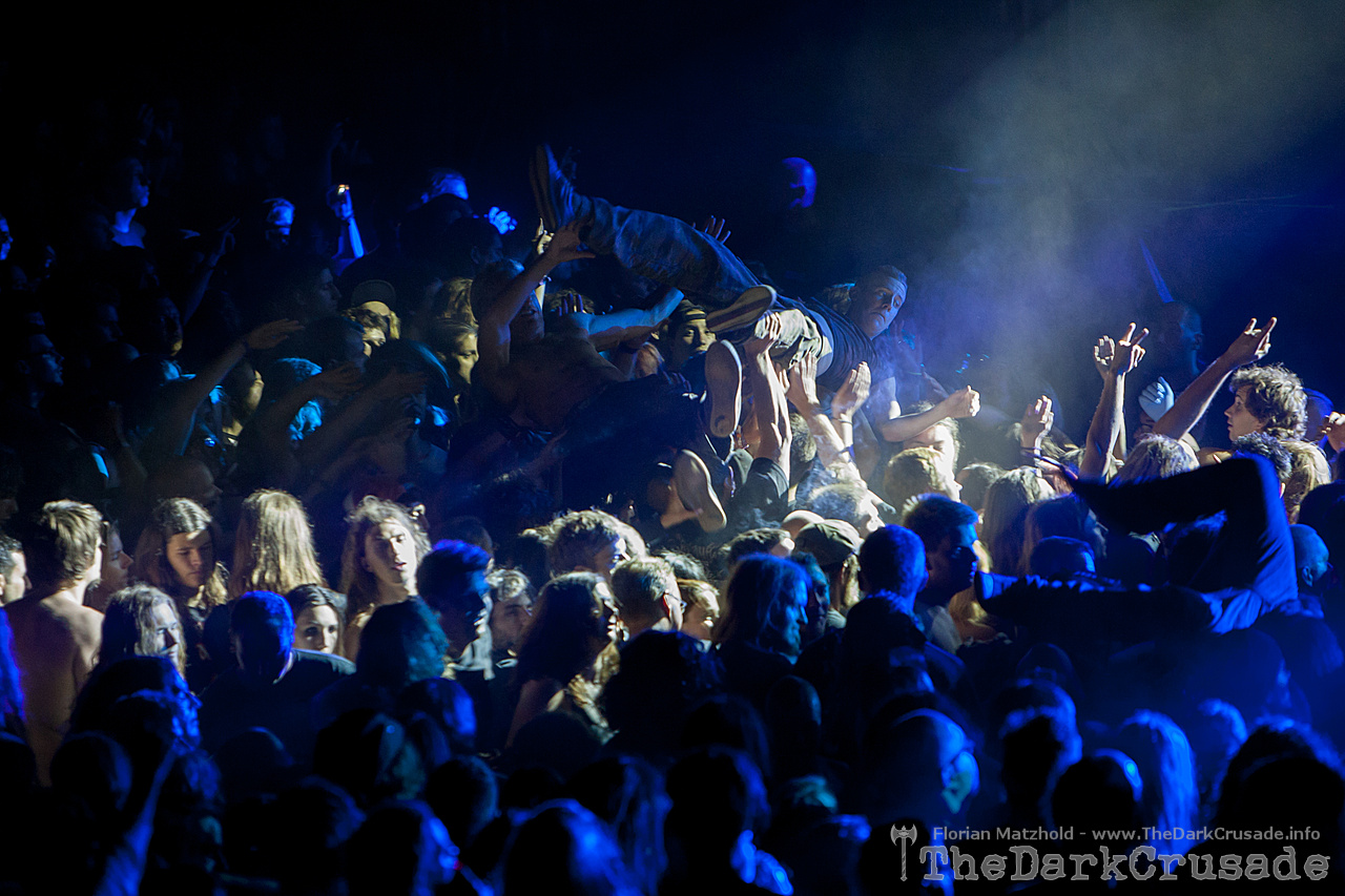 1184 Crowd