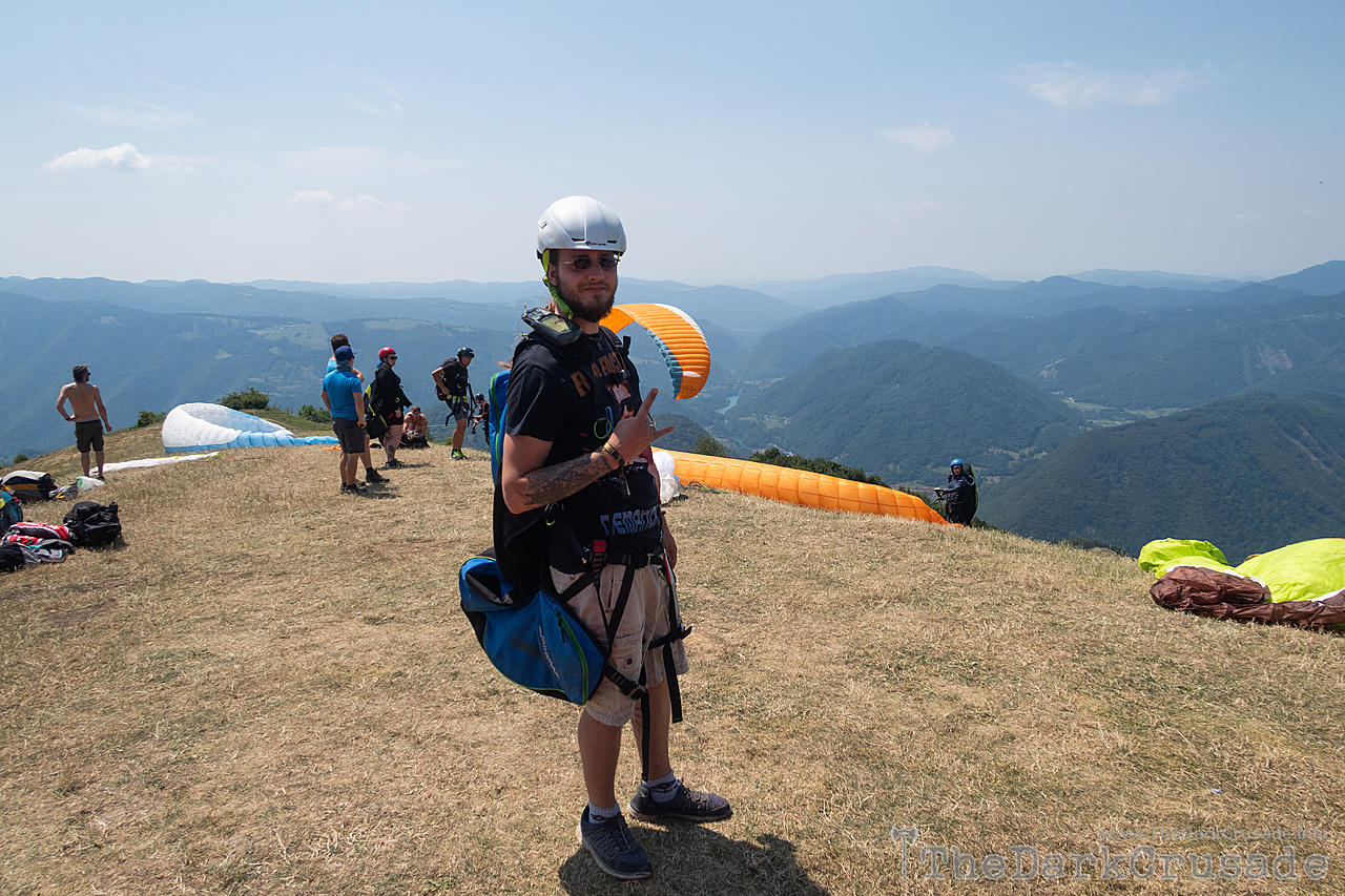 5001 Paragliding