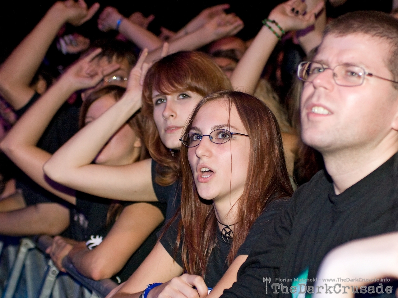 052 Crowd